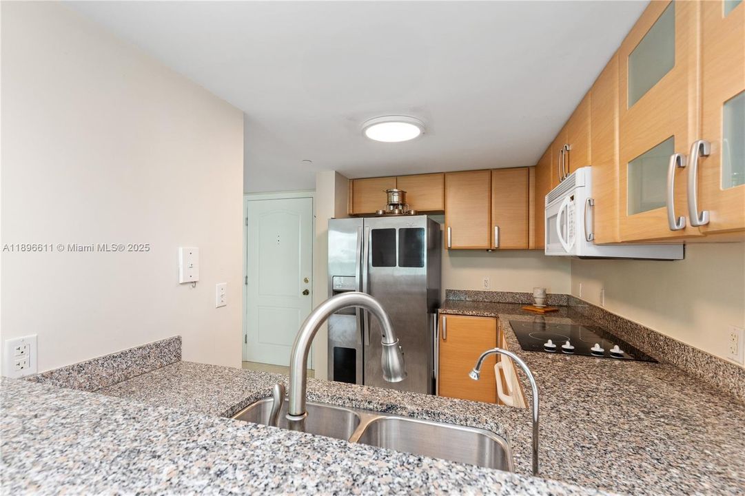 For Sale: $544,900 (1 beds, 1 baths, 791 Square Feet)