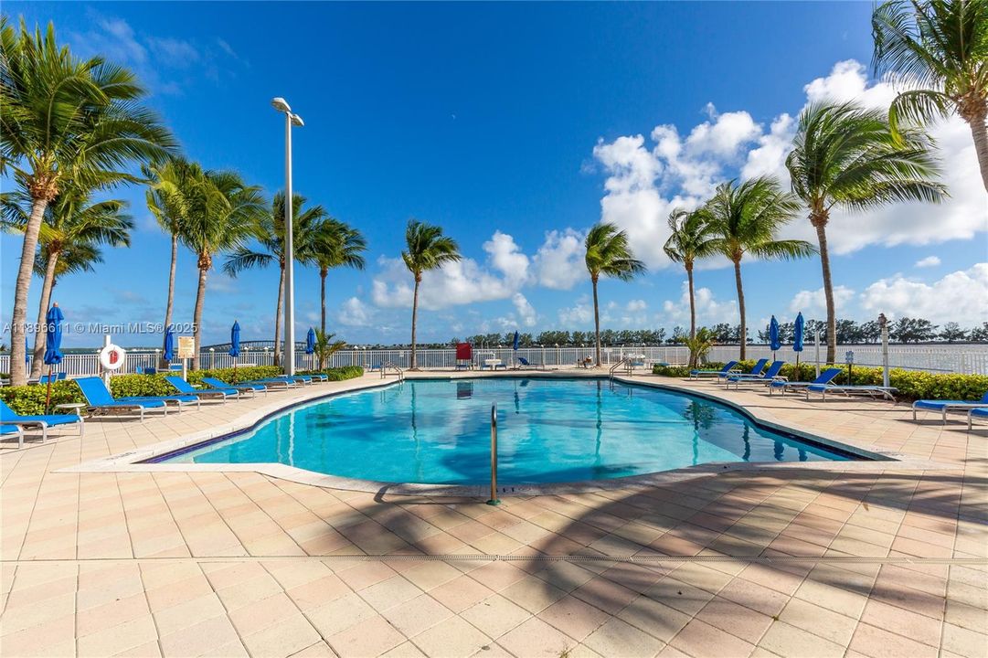 For Sale: $544,900 (1 beds, 1 baths, 791 Square Feet)