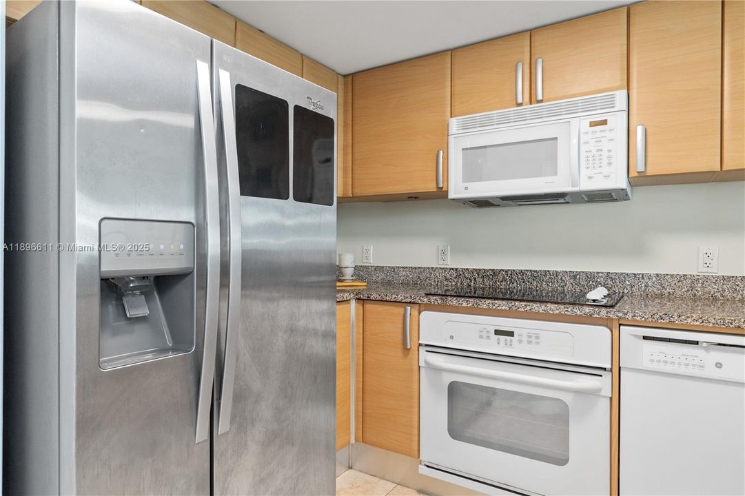For Sale: $544,900 (1 beds, 1 baths, 791 Square Feet)