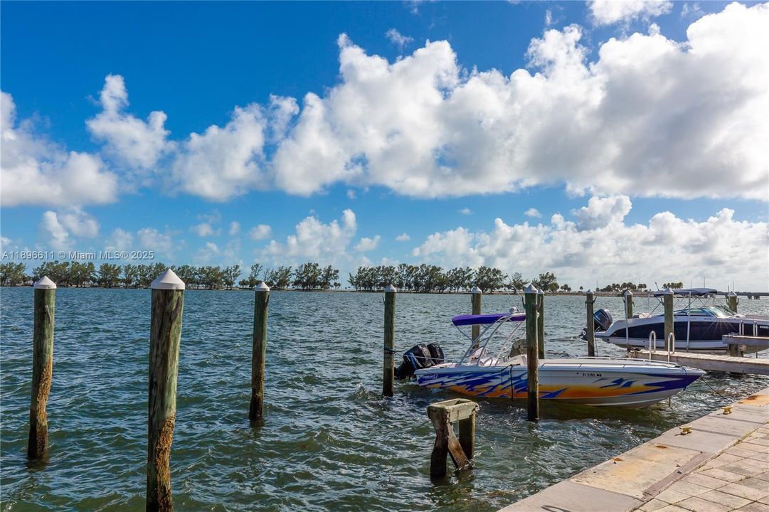 For Sale: $544,900 (1 beds, 1 baths, 791 Square Feet)