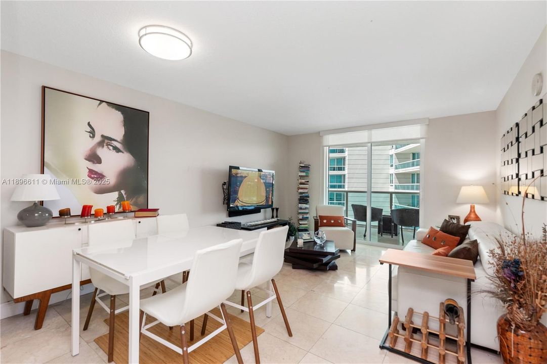 For Sale: $544,900 (1 beds, 1 baths, 791 Square Feet)