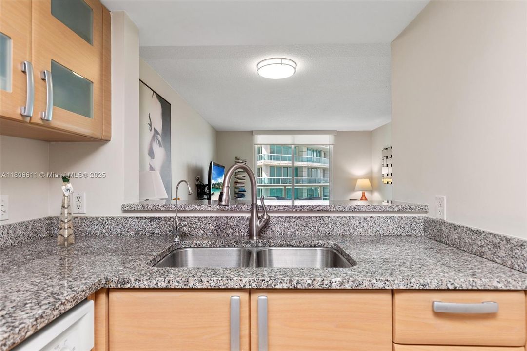 For Sale: $544,900 (1 beds, 1 baths, 791 Square Feet)