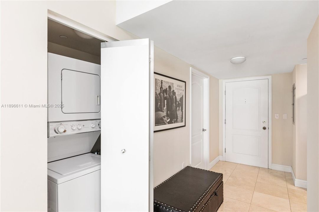 For Sale: $544,900 (1 beds, 1 baths, 791 Square Feet)