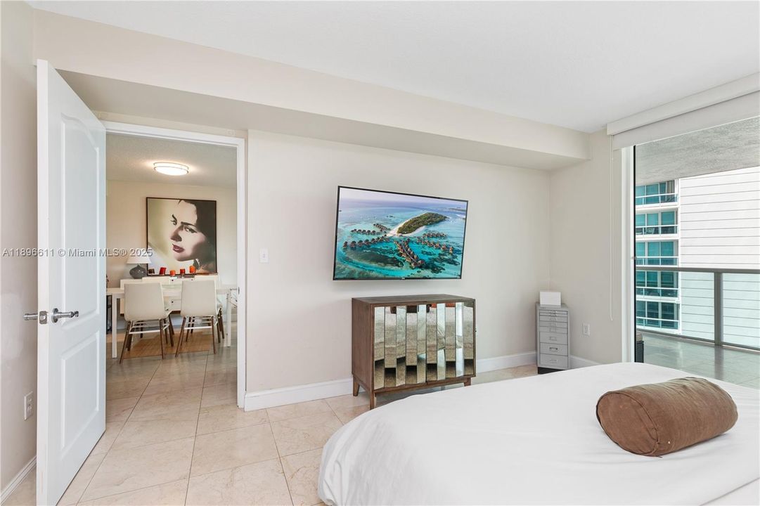 For Sale: $544,900 (1 beds, 1 baths, 791 Square Feet)