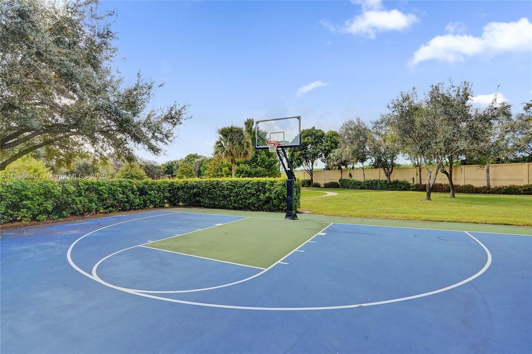 Active With Contract: $839,800 (4 beds, 3 baths, 2580 Square Feet)