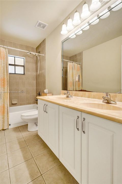 Active With Contract: $839,800 (4 beds, 3 baths, 2580 Square Feet)