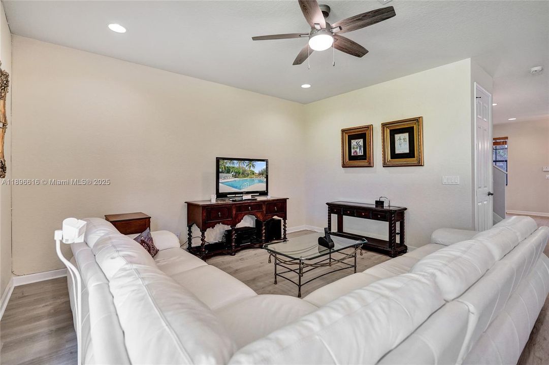 Active With Contract: $839,800 (4 beds, 3 baths, 2580 Square Feet)