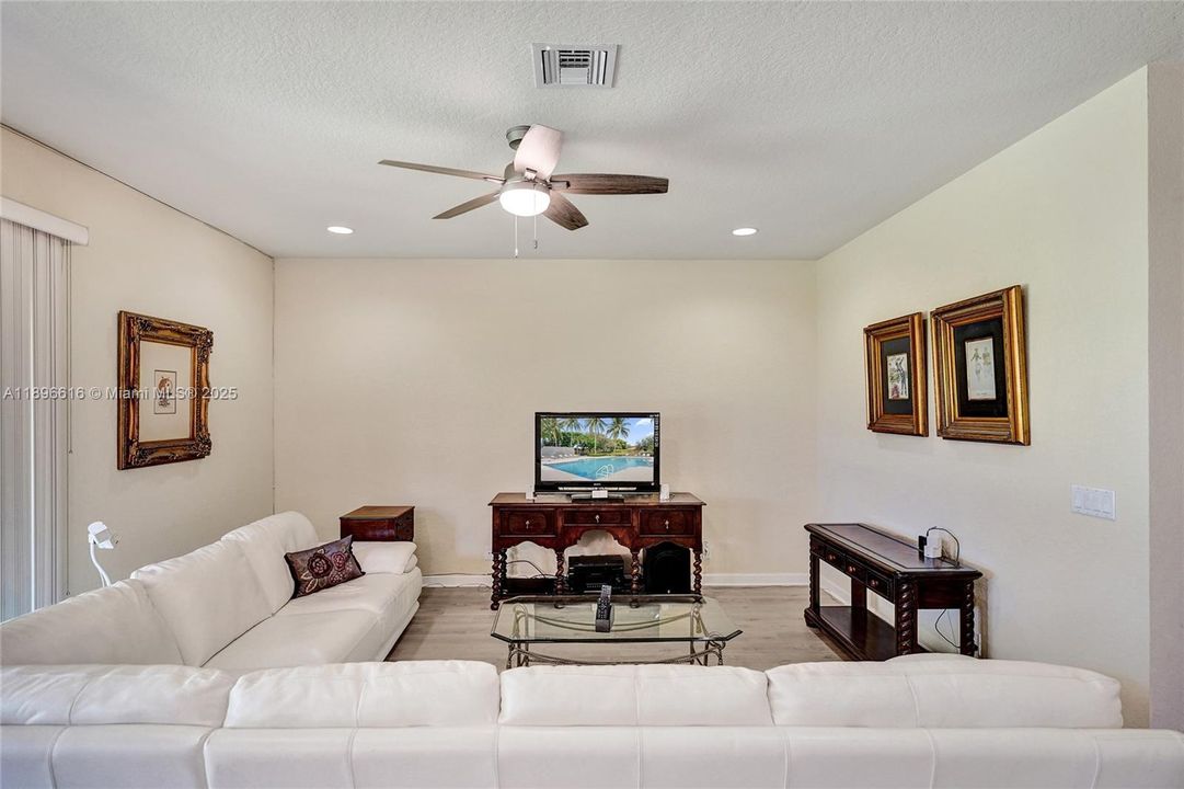 Active With Contract: $839,800 (4 beds, 3 baths, 2580 Square Feet)