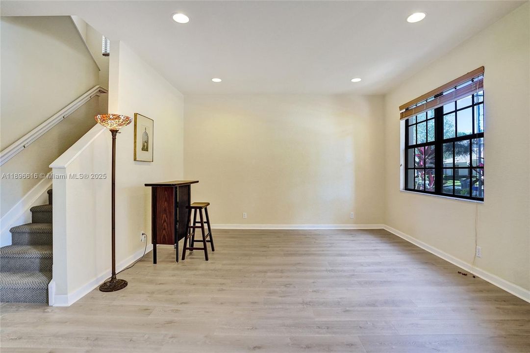 Active With Contract: $839,800 (4 beds, 3 baths, 2580 Square Feet)