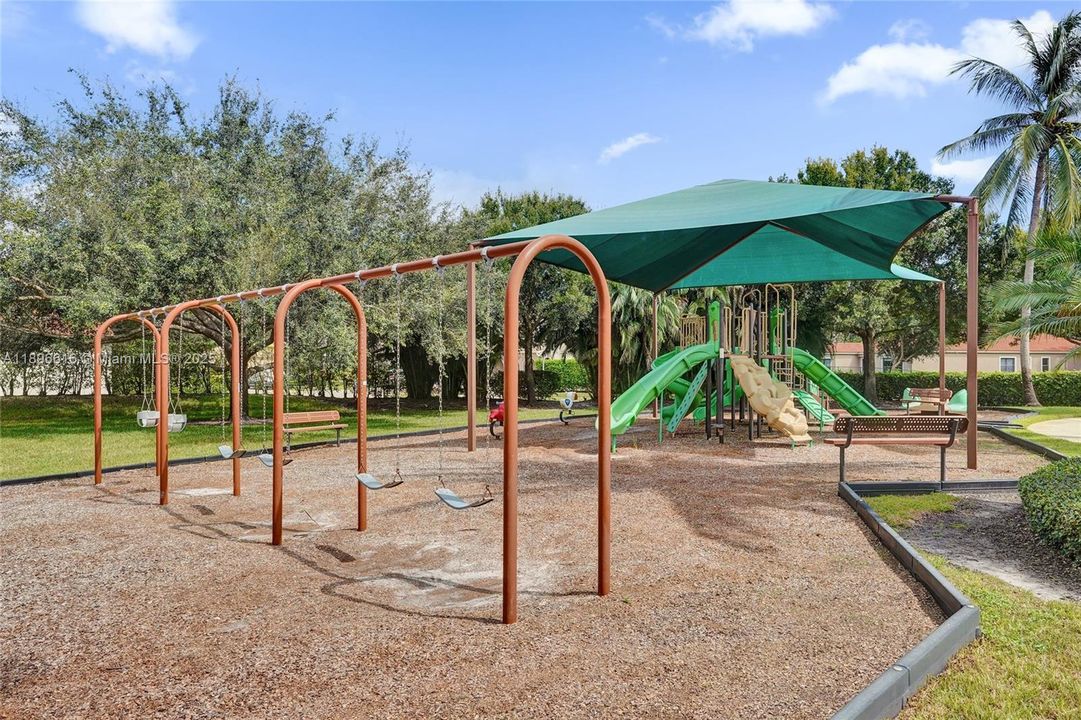 Active With Contract: $839,800 (4 beds, 3 baths, 2580 Square Feet)