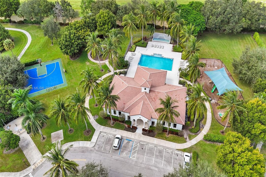 Active With Contract: $839,800 (4 beds, 3 baths, 2580 Square Feet)