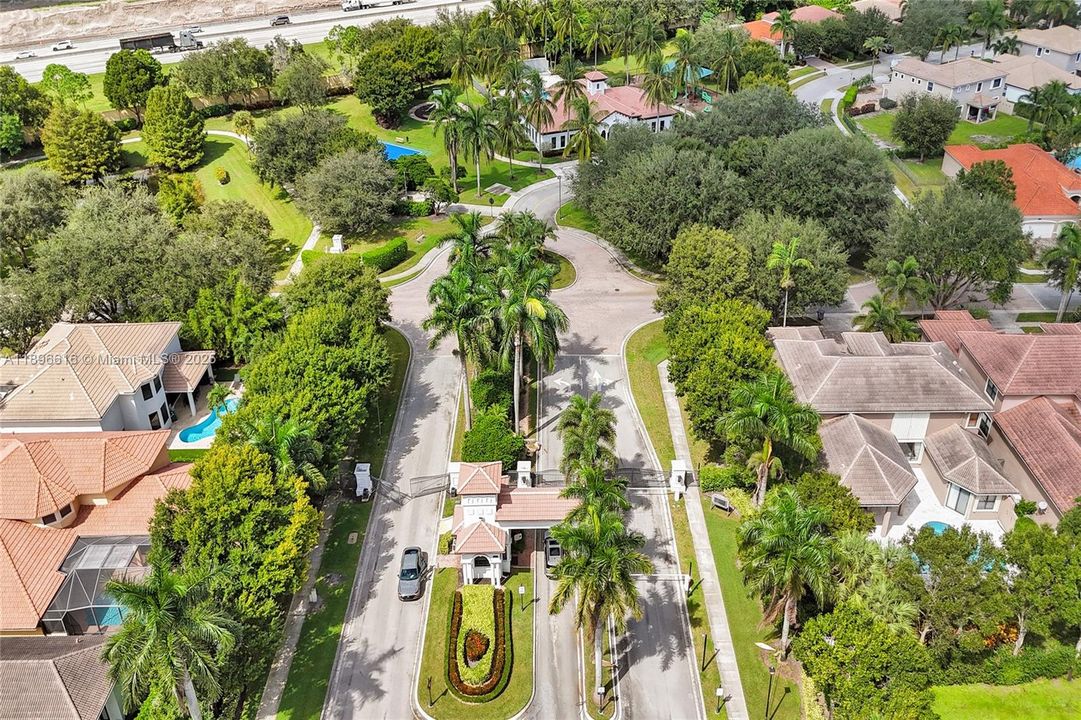 Active With Contract: $839,800 (4 beds, 3 baths, 2580 Square Feet)