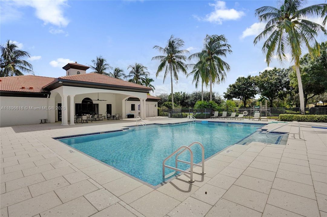 Active With Contract: $839,800 (4 beds, 3 baths, 2580 Square Feet)