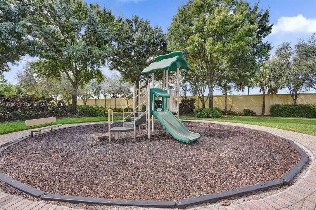 Active With Contract: $839,800 (4 beds, 3 baths, 2580 Square Feet)