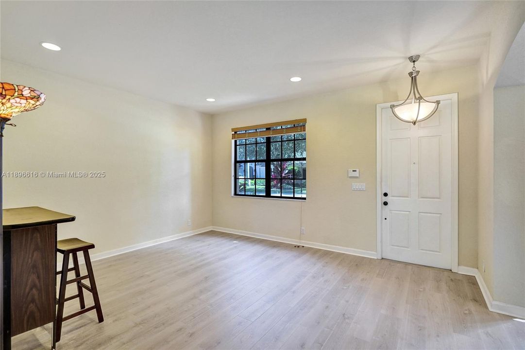 Active With Contract: $839,800 (4 beds, 3 baths, 2580 Square Feet)