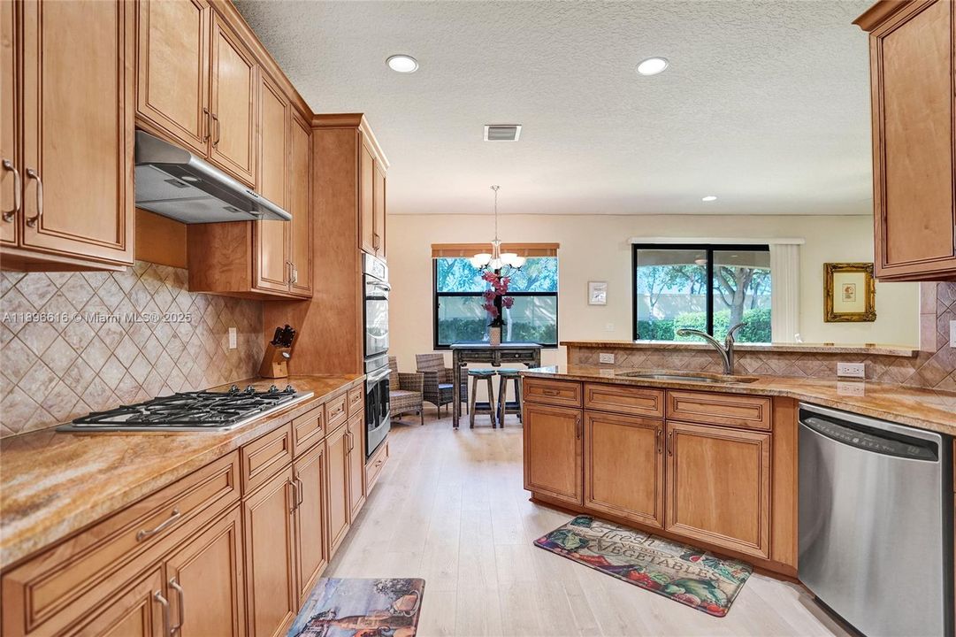 Active With Contract: $839,800 (4 beds, 3 baths, 2580 Square Feet)