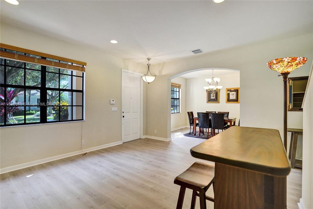 Active With Contract: $839,800 (4 beds, 3 baths, 2580 Square Feet)