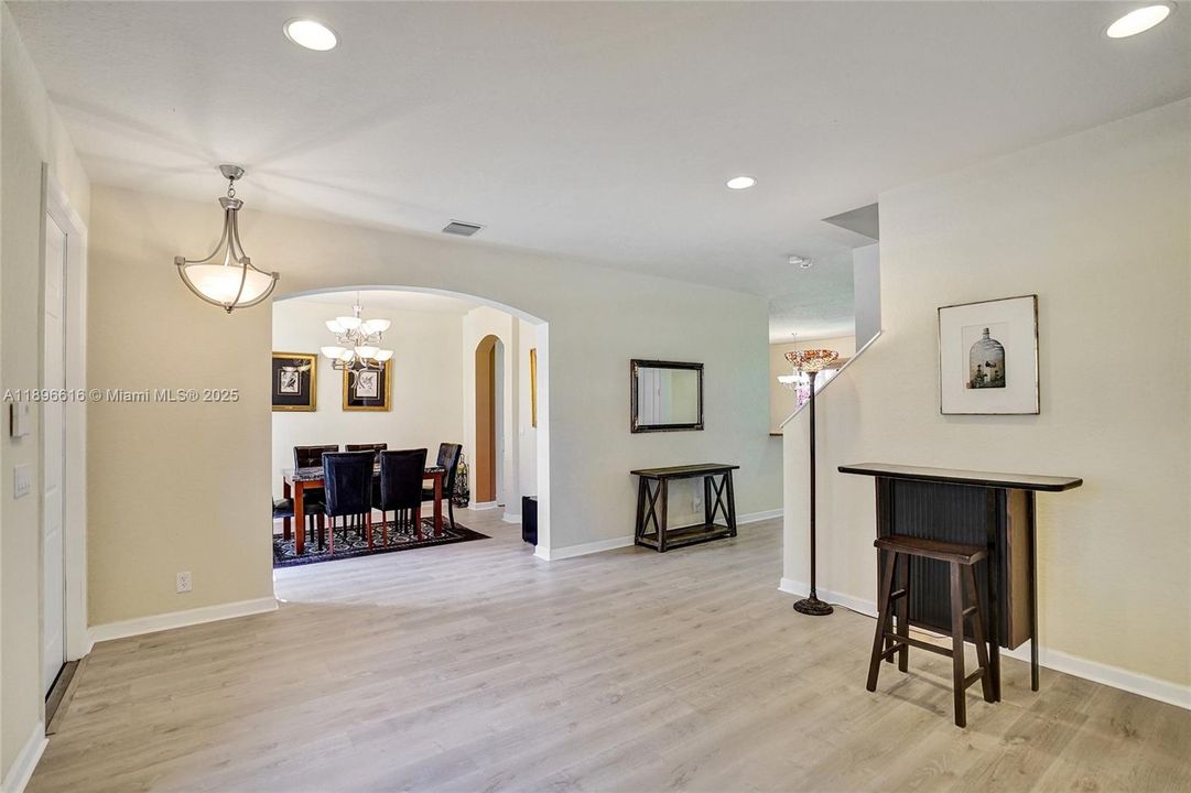 Active With Contract: $839,800 (4 beds, 3 baths, 2580 Square Feet)