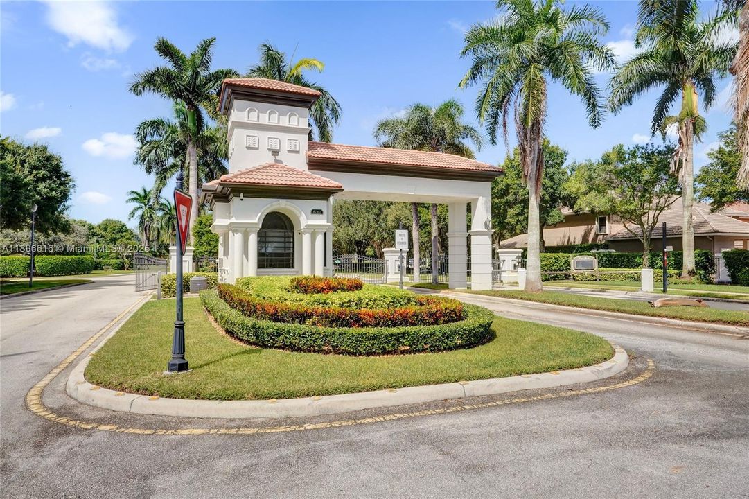 Active With Contract: $839,800 (4 beds, 3 baths, 2580 Square Feet)