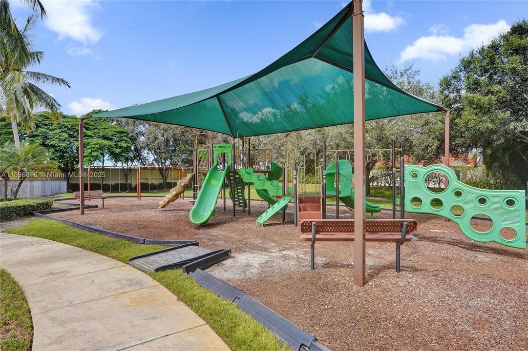 Active With Contract: $839,800 (4 beds, 3 baths, 2580 Square Feet)