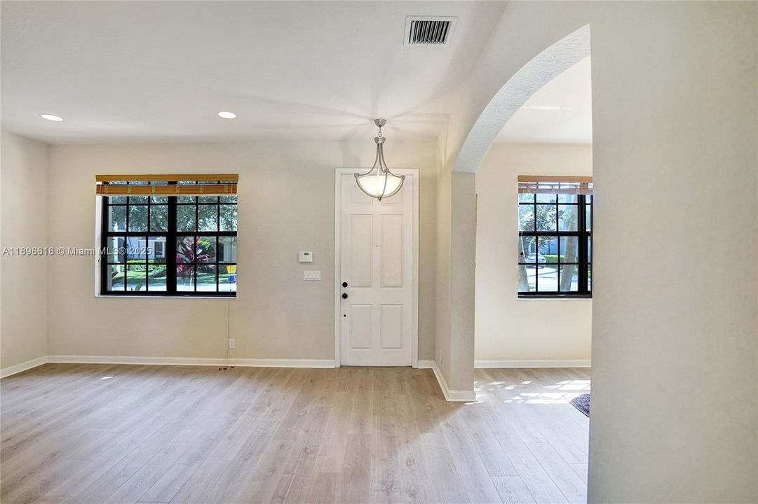 Active With Contract: $839,800 (4 beds, 3 baths, 2580 Square Feet)