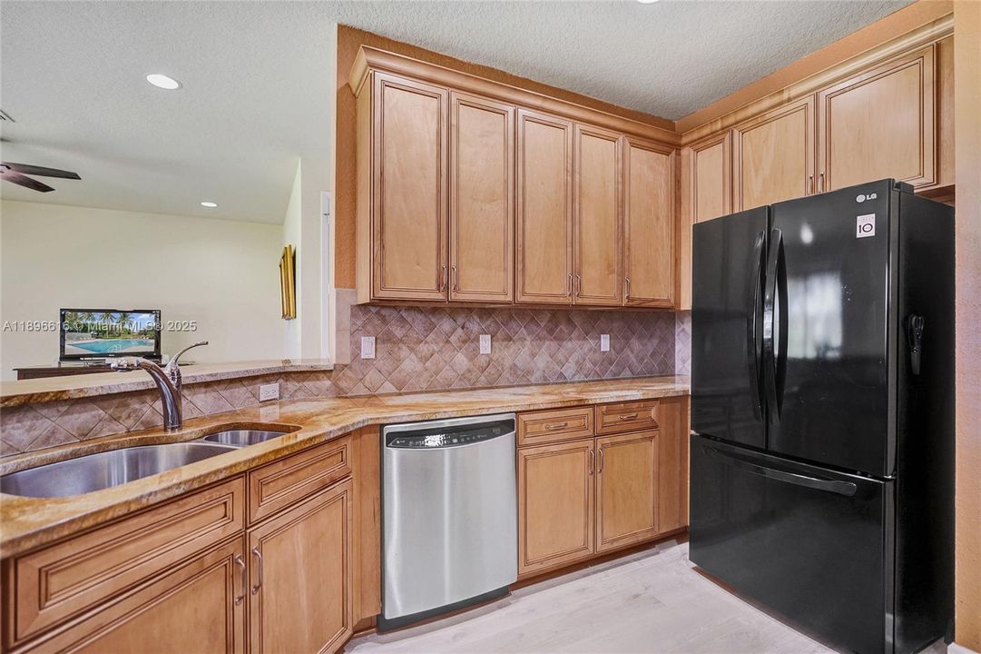 Active With Contract: $839,800 (4 beds, 3 baths, 2580 Square Feet)