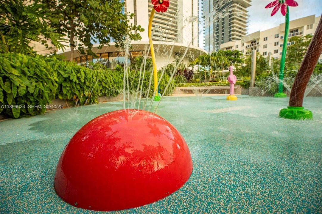 最近售出: $2,799,000 (4 贝兹, 5 浴室, 2663 平方英尺)