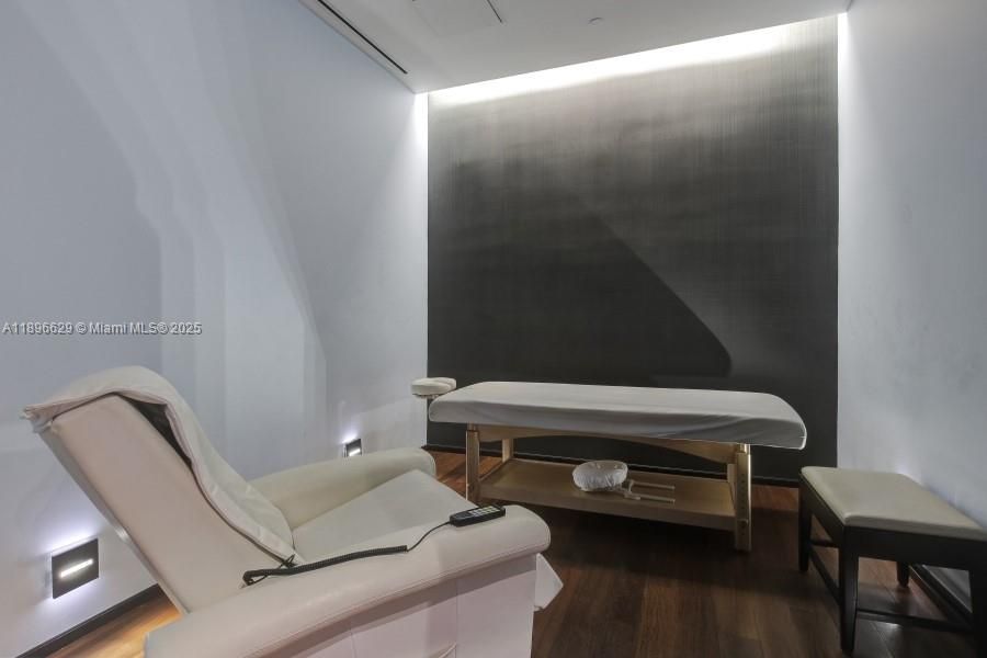 出租: $6,500 (3 贝兹, 3 浴室, 1571 平方英尺)