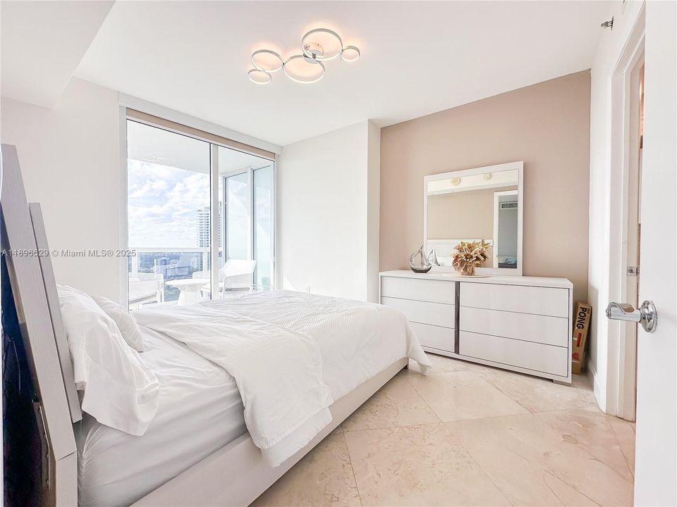 出租: $6,500 (3 贝兹, 3 浴室, 1571 平方英尺)