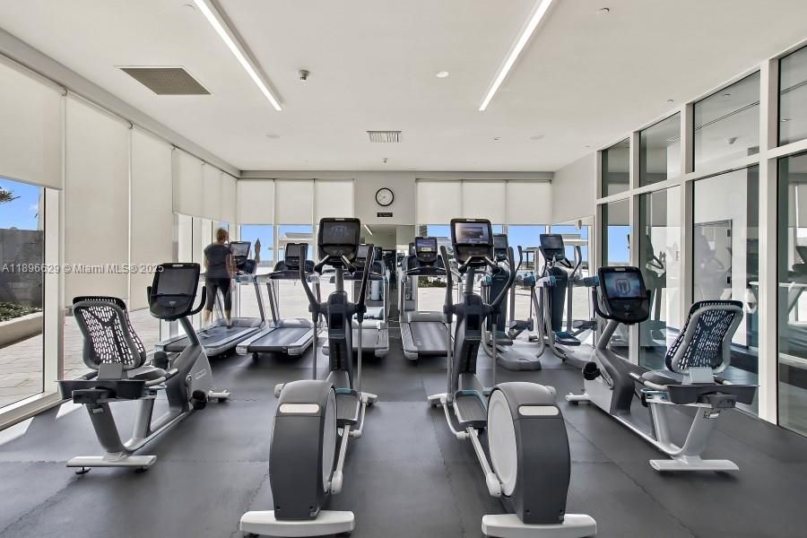 出租: $6,500 (3 贝兹, 3 浴室, 1571 平方英尺)