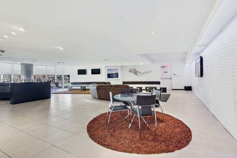 出租: $6,500 (3 贝兹, 3 浴室, 1571 平方英尺)