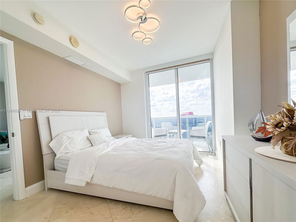 出租: $6,500 (3 贝兹, 3 浴室, 1571 平方英尺)