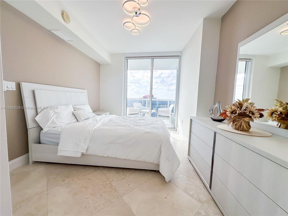 出租: $6,500 (3 贝兹, 3 浴室, 1571 平方英尺)