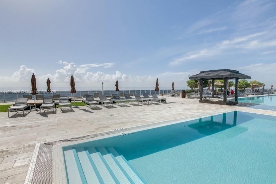 出租: $6,500 (3 贝兹, 3 浴室, 1571 平方英尺)