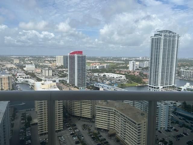 出租: $6,500 (3 贝兹, 3 浴室, 1571 平方英尺)