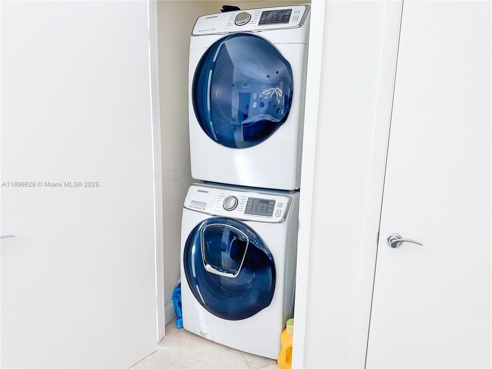 出租: $6,500 (3 贝兹, 3 浴室, 1571 平方英尺)