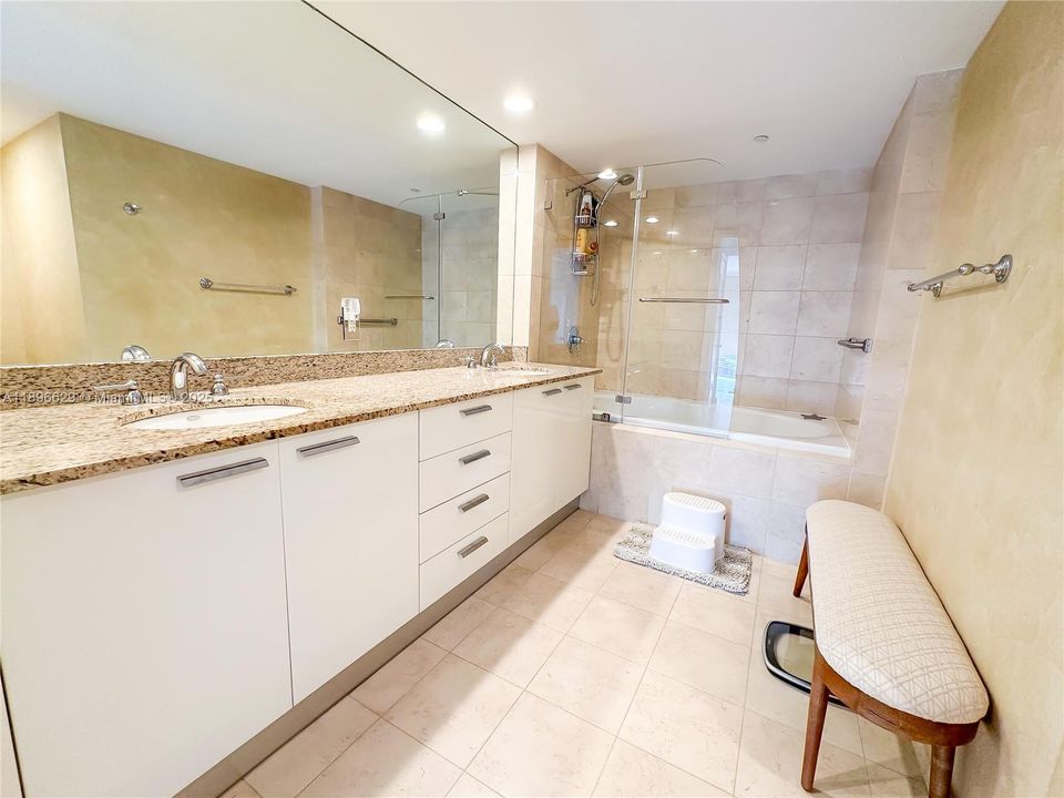 出租: $6,500 (3 贝兹, 3 浴室, 1571 平方英尺)