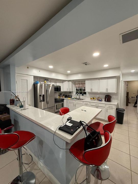 En Venta: $470,000 (4 camas, 2 baños, 1346 Pies cuadrados)