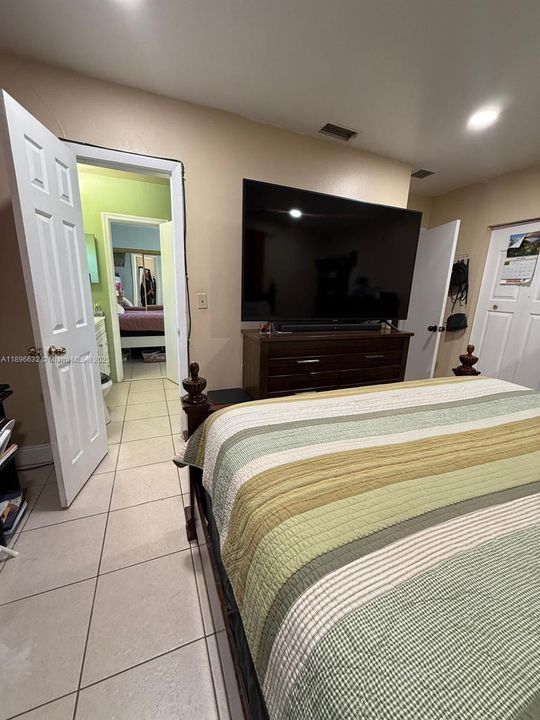 En Venta: $470,000 (4 camas, 2 baños, 1346 Pies cuadrados)