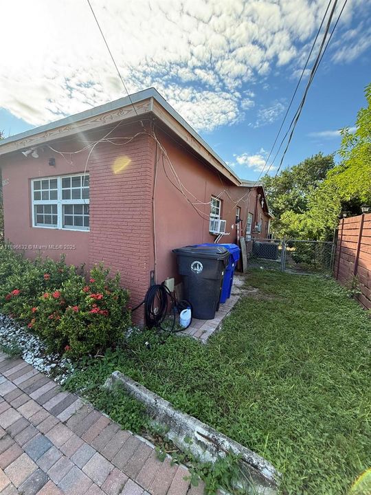 En Venta: $470,000 (4 camas, 2 baños, 1346 Pies cuadrados)