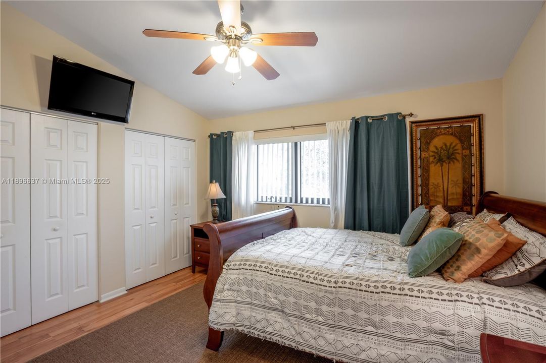 For Rent: $2,500 (2 beds, 2 baths, 1098 Square Feet)