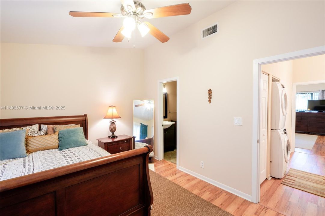 For Rent: $2,500 (2 beds, 2 baths, 1098 Square Feet)