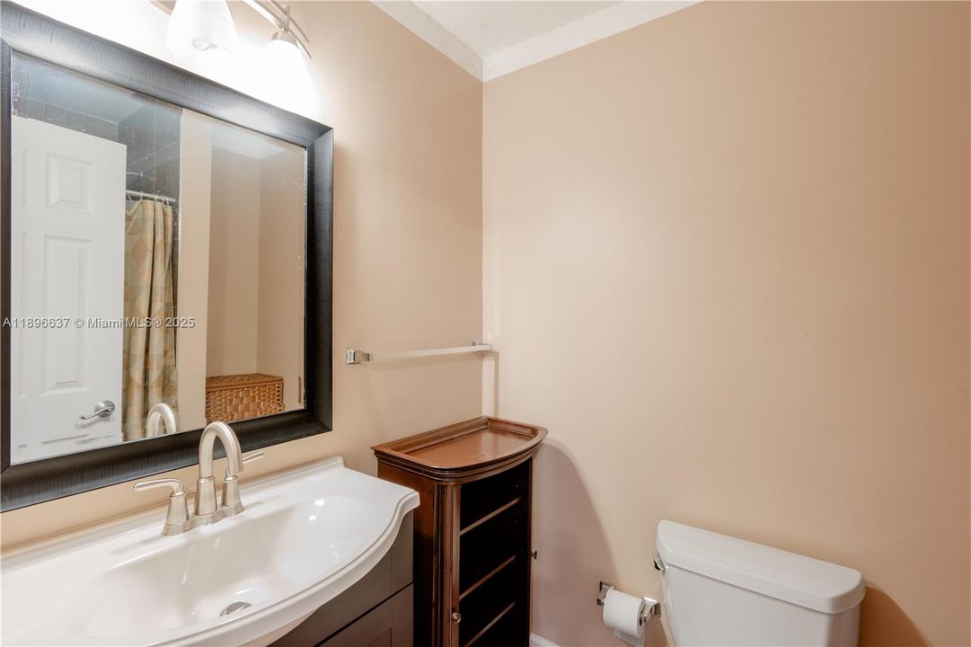 For Rent: $2,500 (2 beds, 2 baths, 1098 Square Feet)