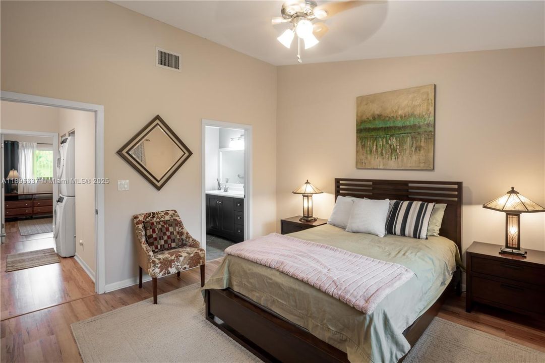 For Rent: $2,500 (2 beds, 2 baths, 1098 Square Feet)