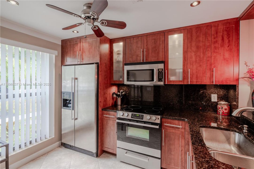 For Rent: $2,500 (2 beds, 2 baths, 1098 Square Feet)