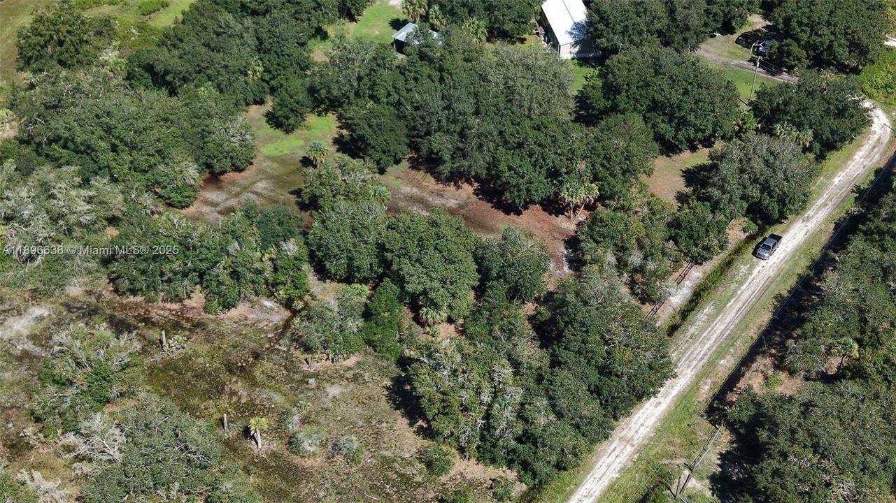 待售: $42,000 (1.25 acres)