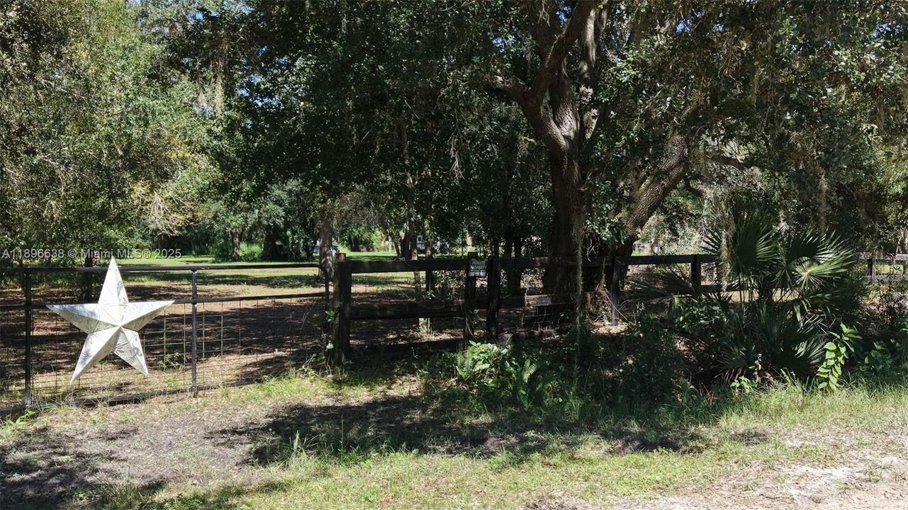 待售: $42,000 (1.25 acres)