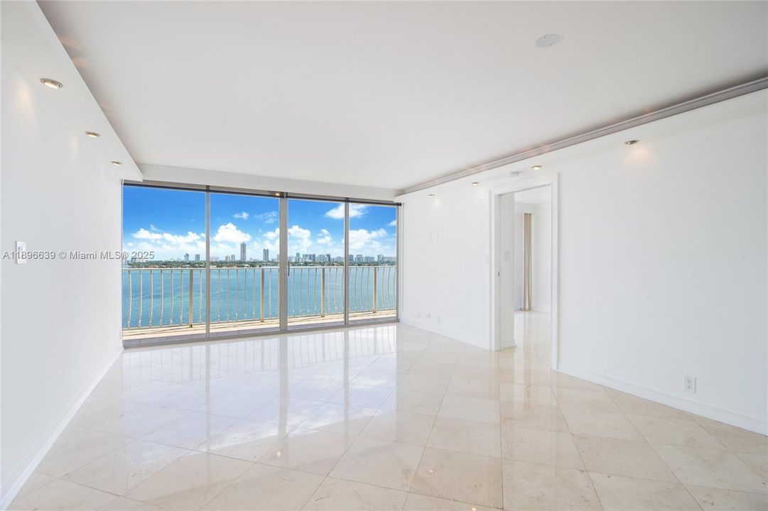 En Venta: $525,000 (2 camas, 2 baños, 1030 Pies cuadrados)