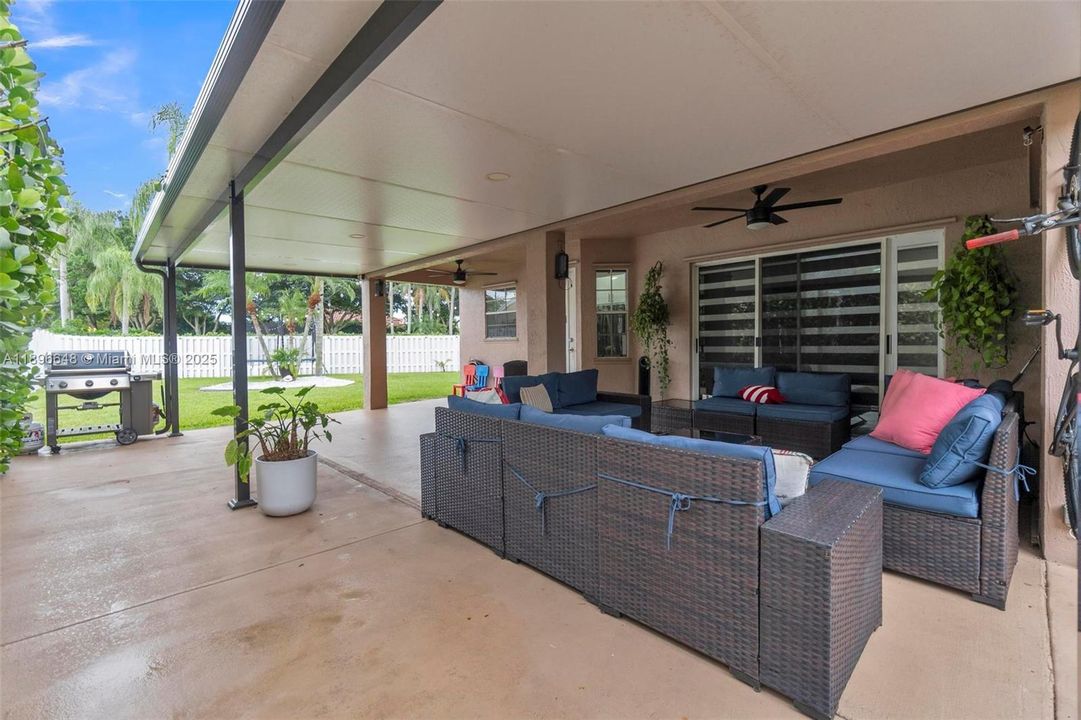 Active With Contract: $689,000 (3 beds, 2 baths, 1588 Square Feet)