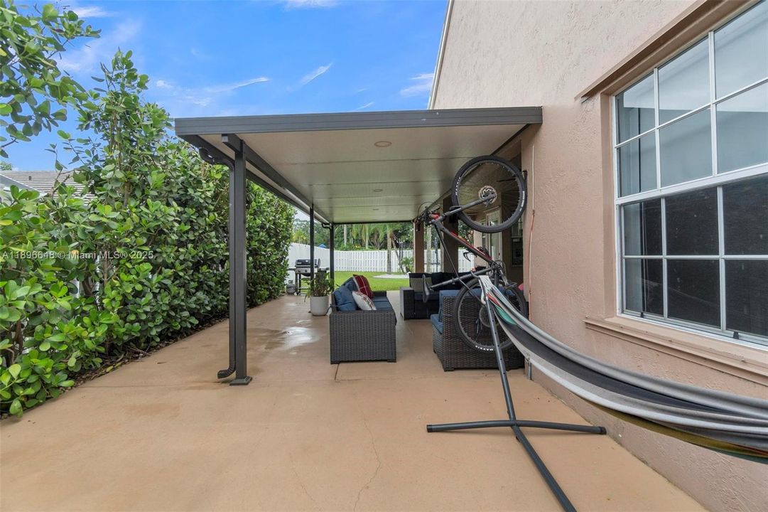 Active With Contract: $689,000 (3 beds, 2 baths, 1588 Square Feet)